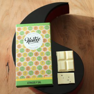 chocolate kaitko blanco con cítricos y sal negro