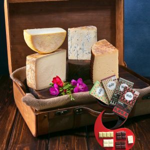 Pack Día del Padre con 4 quesos artesanos de leche cruda y chocolate Kaitxo, tabla gourmet lista para regalar o compartir.